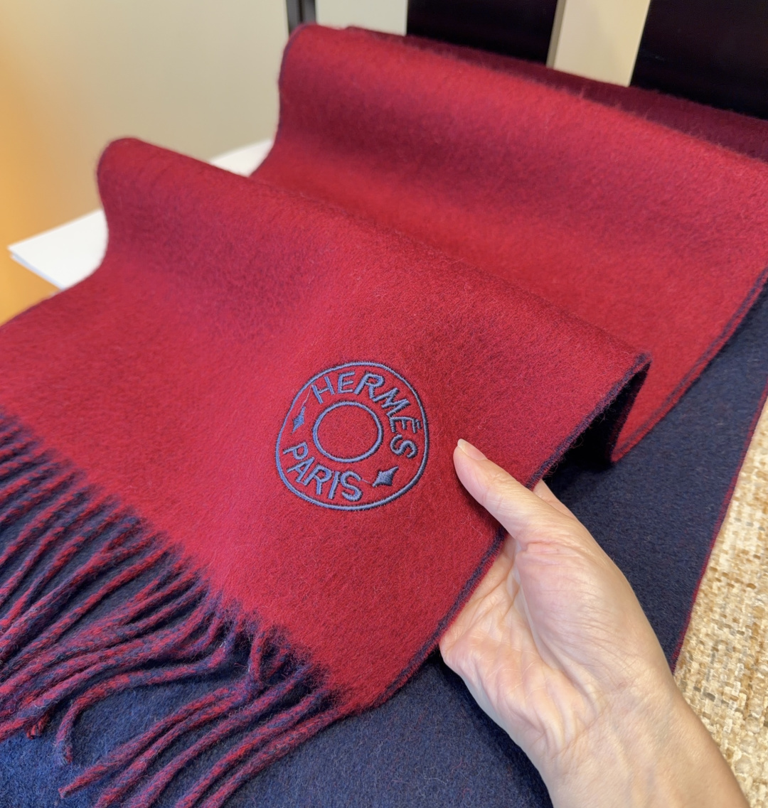 2025年Hermes · 爱马仕，难得一见的温柔配色，低调又不失优雅❗️】重点推荐❗️双边配色，一条围