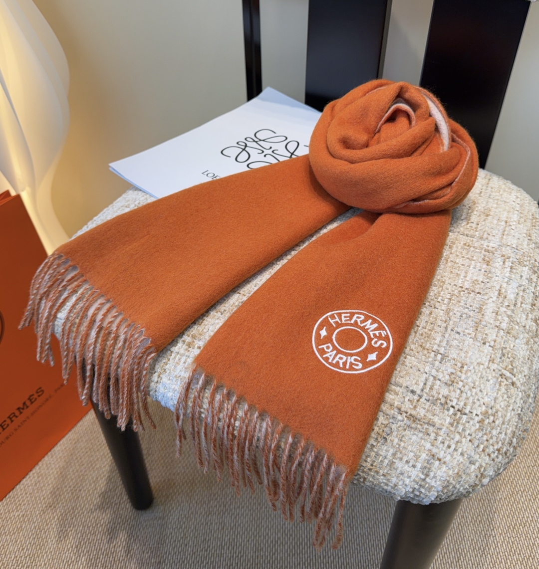 2025年Hermes · 爱马仕，难得一见的温柔配色，低调又不失优雅❗️】重点推荐❗️双边配色，一条围