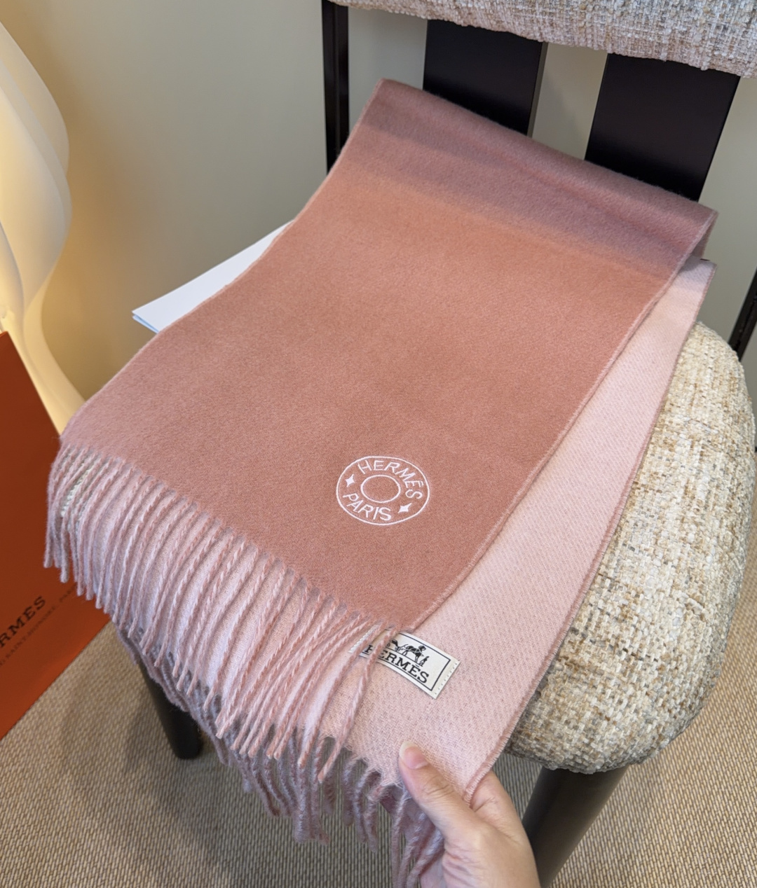 2025年Hermes · 爱马仕，难得一见的温柔配色，低调又不失优雅❗️】重点推荐❗️双边配色，一条围