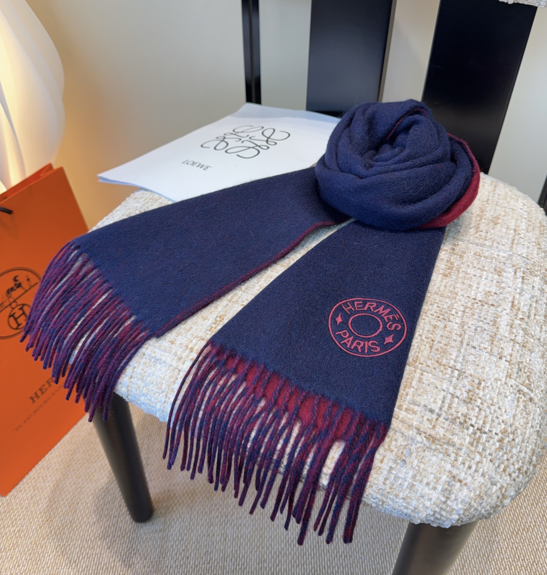 2025年Hermes · 爱马仕，难得一见的温柔配色，低调又不失优雅❗️】重点推荐❗️双边配色，一条围