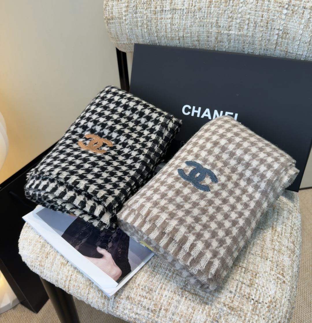 上新！2025秋冬香奈儿男女同款，同步，高端羊绒针织围巾！ 可正式，可随意，非常Classical的设计