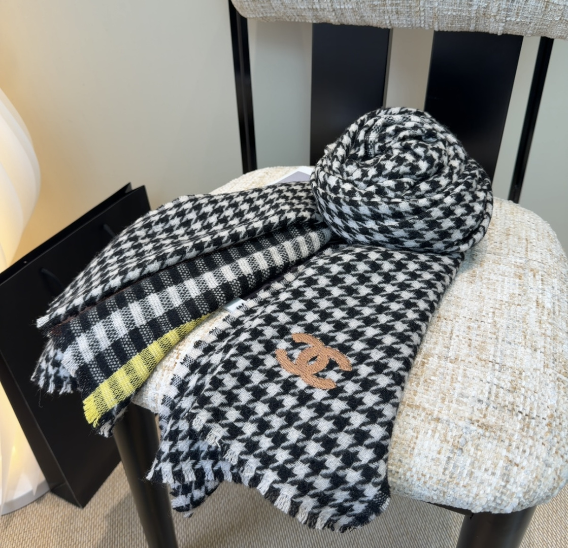 上新！2025秋冬香奈儿男女同款，同步，高端羊绒针织围巾！ 可正式，可随意，非常Classical的设计