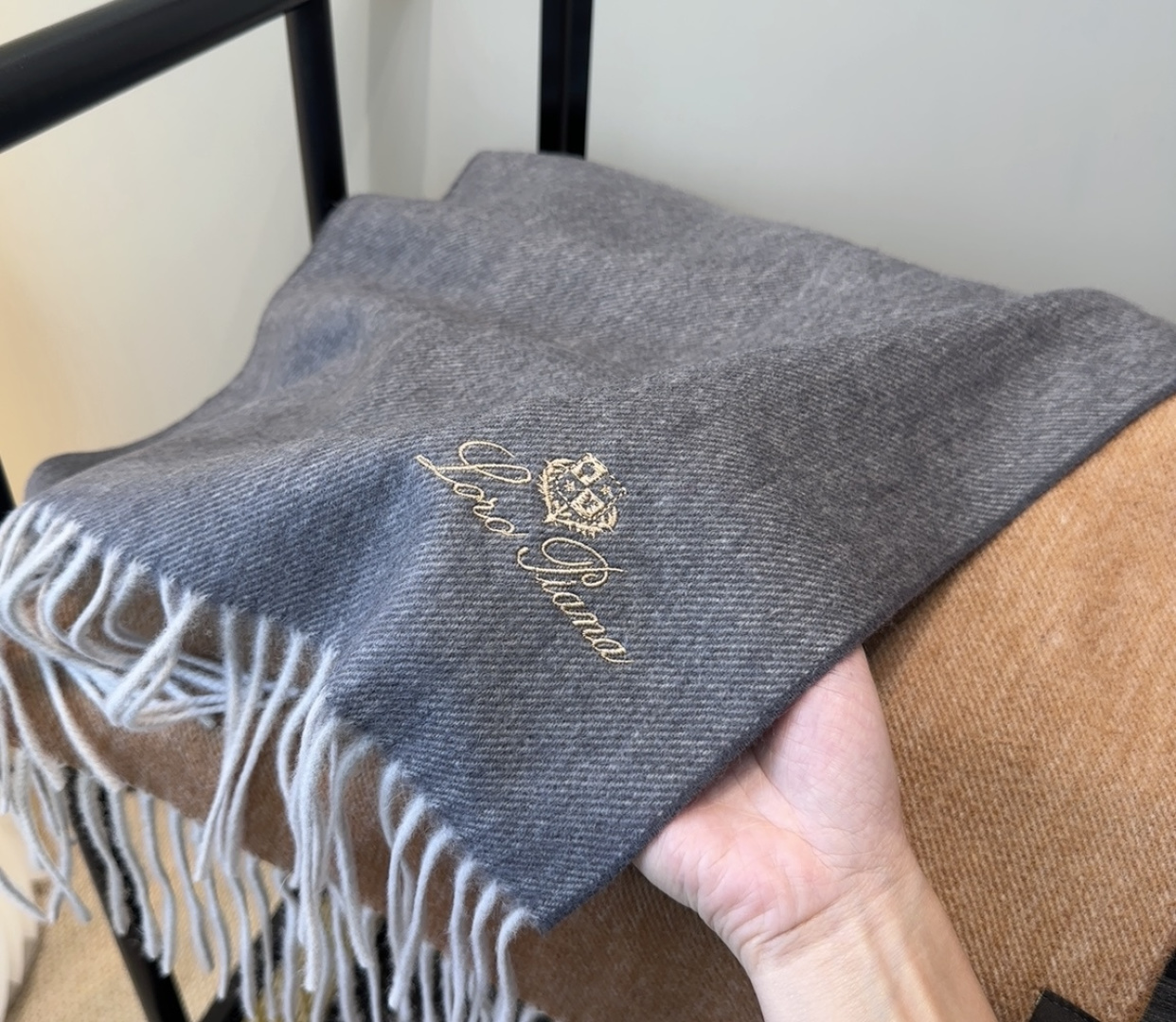 🆕Loro Piana · 【贸易公司尾单，极品山羊绒围巾披肩】送人自留都太高大上了😍重磅上新，爆款爆款