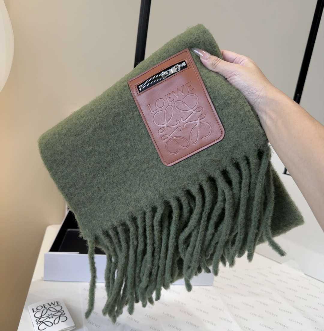 ▪❤️️罗意威超美新款马海毛围巾！超级推荐入手！】质感好货！主打的马海毛围巾~据说超难买哦！！打了好多次