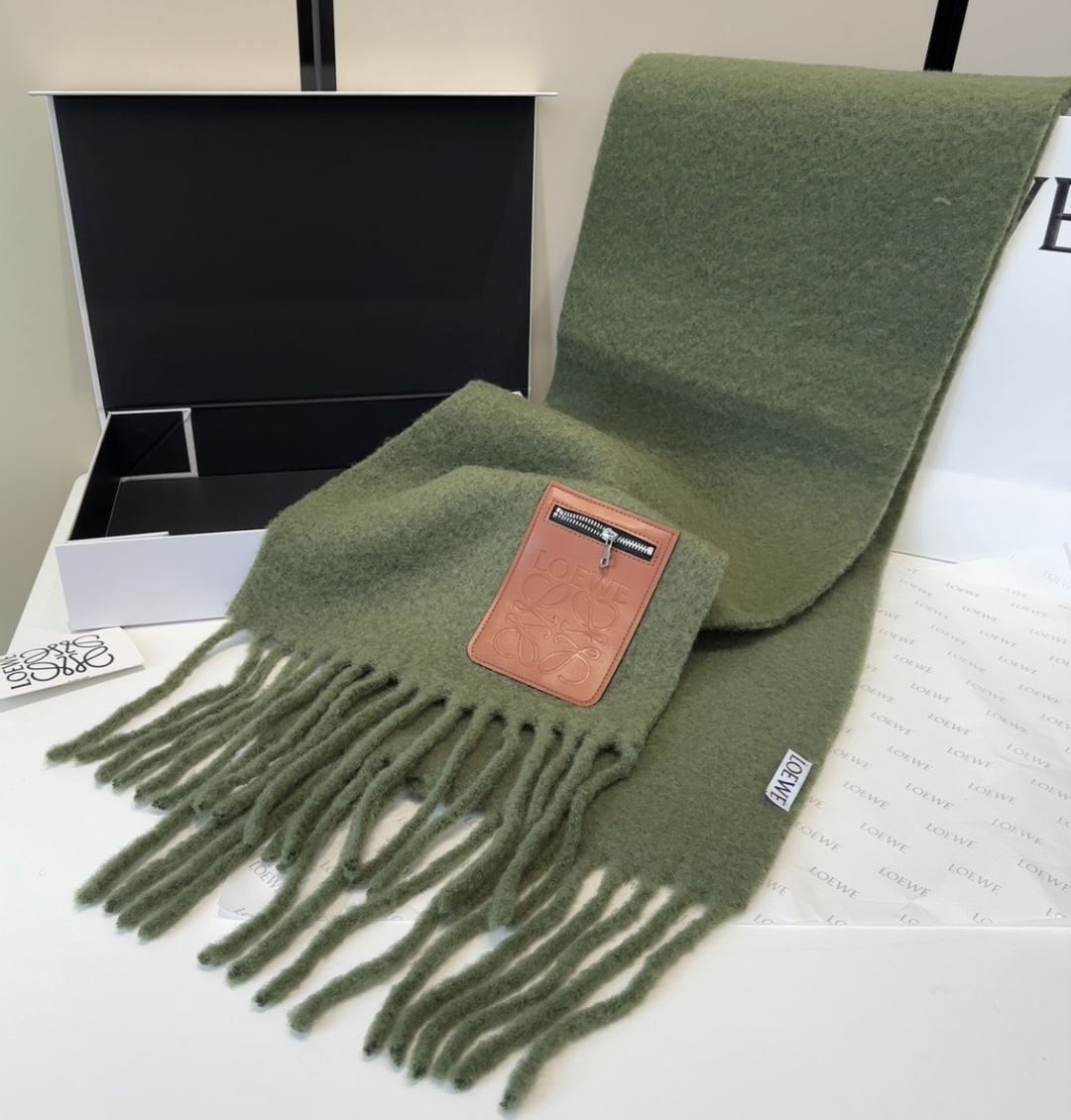 ▪❤️️罗意威超美新款马海毛围巾！超级推荐入手！】质感好货！主打的马海毛围巾~据说超难买哦！！打了好多次