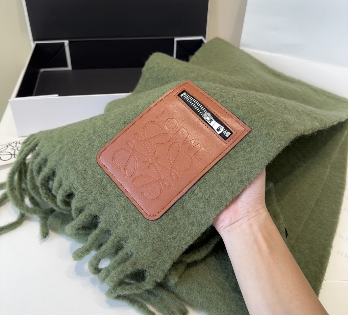 ▪❤️️罗意威超美新款马海毛围巾！超级推荐入手！】质感好货！主打的马海毛围巾~据说超难买哦！！打了好多次