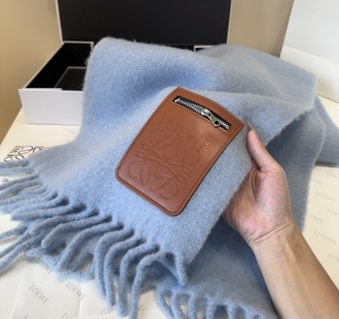 ▪❤️️罗意威超美新款马海毛围巾！超级推荐入手！】质感好货！主打的马海毛围巾~据说超难买哦！！打了好多次