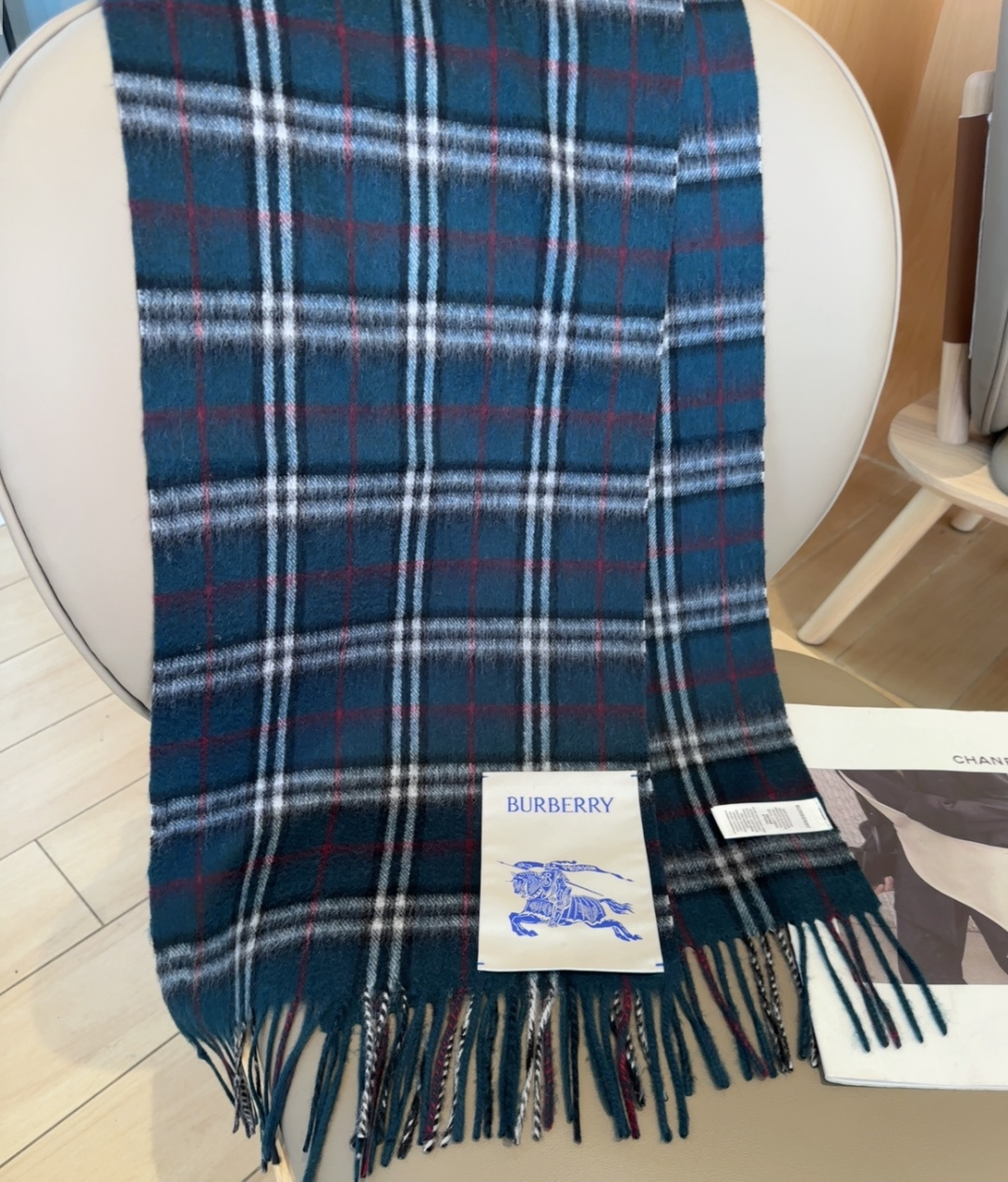 Burberry · 巴宝莉围巾❗️好看的要疯掉了，太有型太有魅力了❗️❗️非常斯文时尚的秋冬单品！真的