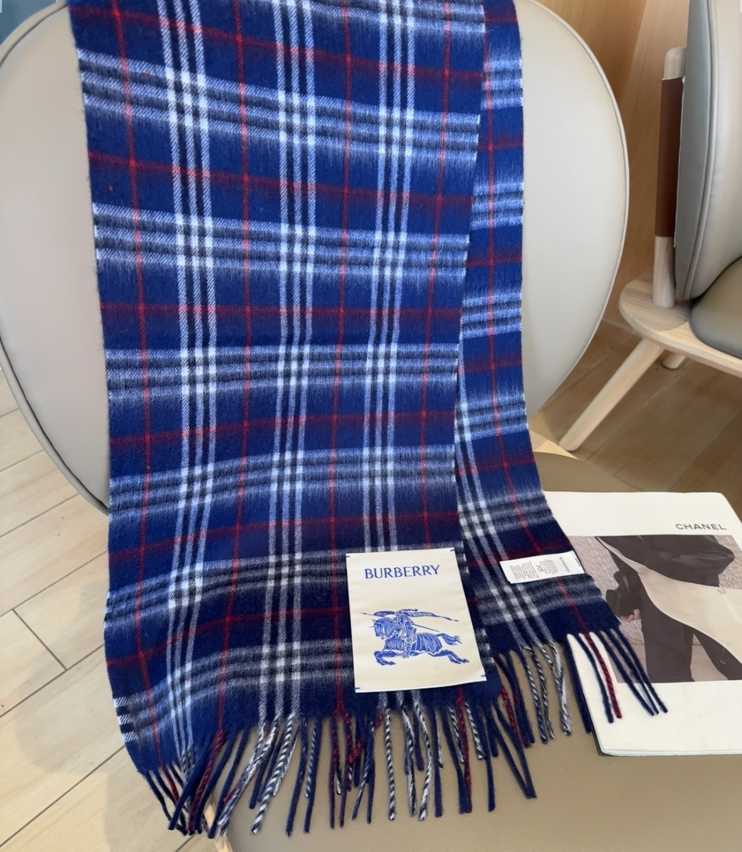 Burberry · 巴宝莉围巾❗️好看的要疯掉了，太有型太有魅力了❗️❗️非常斯文时尚的秋冬单品！真的