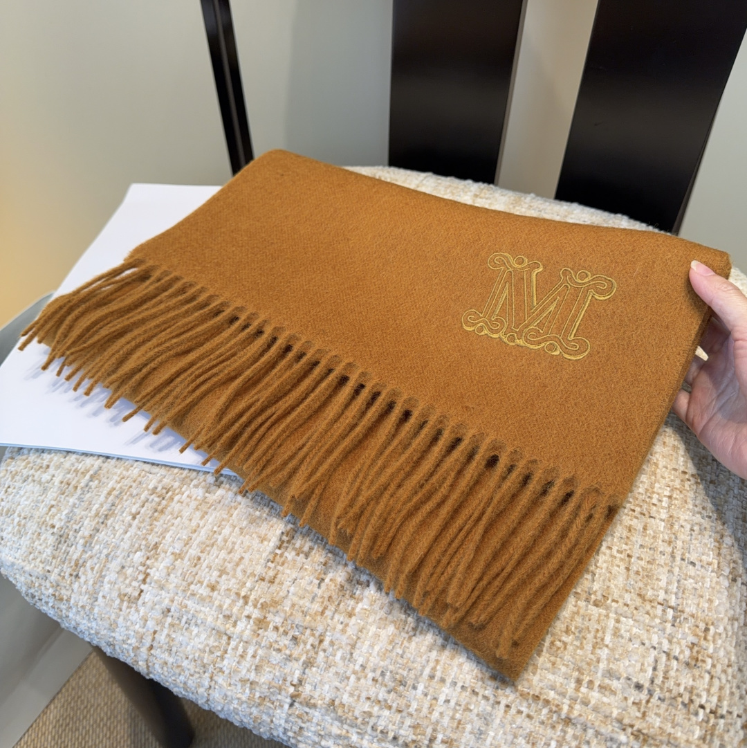 ✨MaxMara经典围巾❗来个硬货.麻溜的安排上.纯正出口❗原订单已经交货一批，其中一批刚过海关，直蹦英