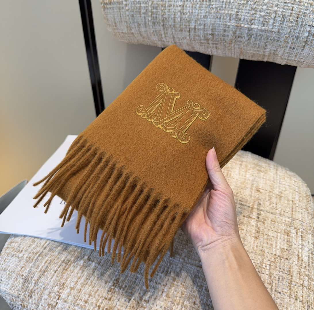 ✨MaxMara经典围巾❗来个硬货.麻溜的安排上.纯正出口❗原订单已经交货一批，其中一批刚过海关，直蹦英