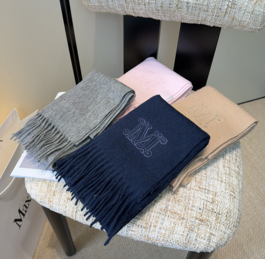 ✨MaxMara经典围巾❗来个硬货.麻溜的安排上.纯正出口❗原订单已经交货一批，其中一批刚过海关，直蹦英