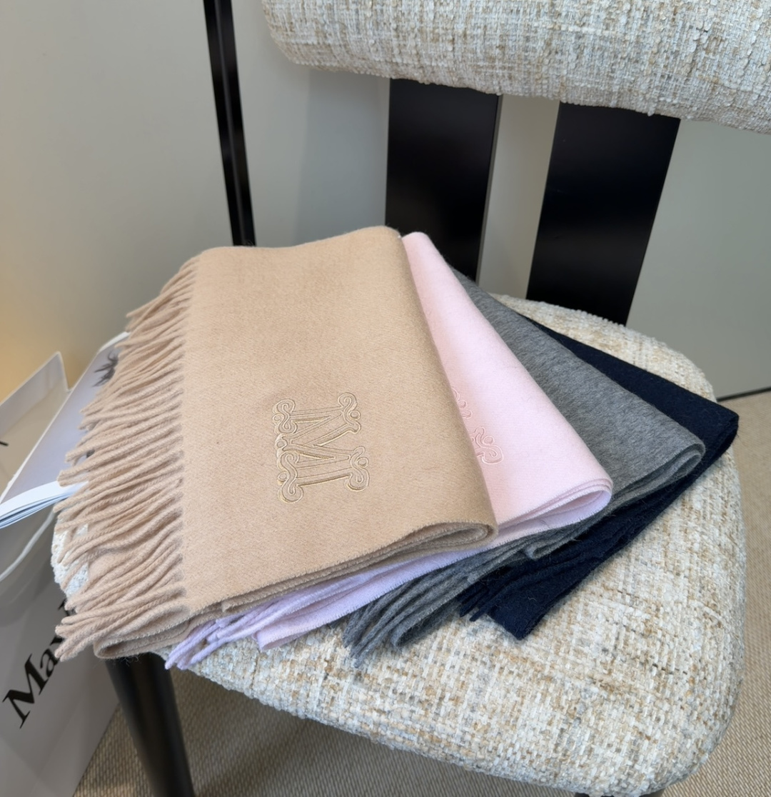 ✨MaxMara经典围巾❗来个硬货.麻溜的安排上.纯正出口❗原订单已经交货一批，其中一批刚过海关，直蹦英