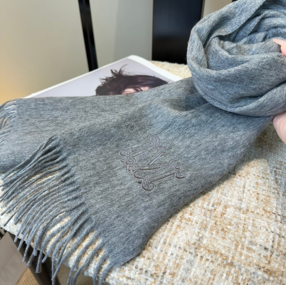 ✨MaxMara经典围巾❗来个硬货.麻溜的安排上.纯正出口❗原订单已经交货一批，其中一批刚过海关，直蹦英