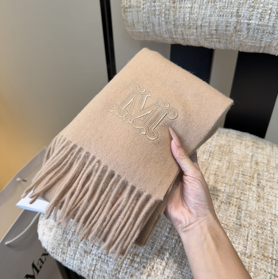 ✨MaxMara经典围巾❗来个硬货.麻溜的安排上.纯正出口❗原订单已经交货一批，其中一批刚过海关，直蹦英