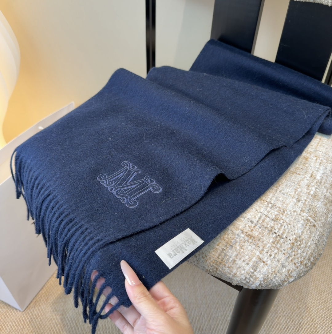 ✨MaxMara经典围巾❗来个硬货.麻溜的安排上.纯正出口❗原订单已经交货一批，其中一批刚过海关，直蹦英