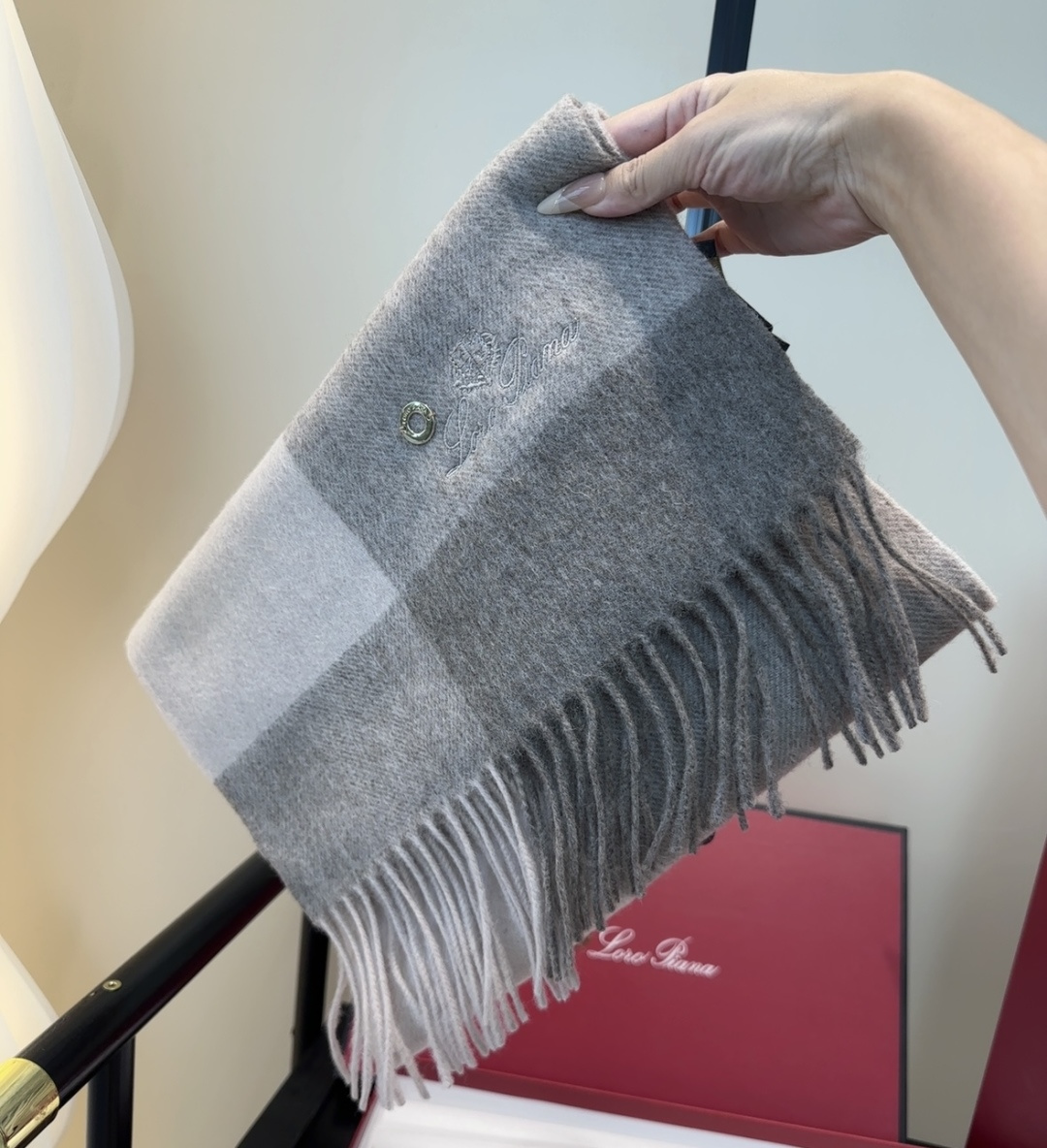 🆕Loro Piana · 【贸易公司尾单，极品山羊绒围巾披肩】送人自留都太高大上了😍重磅上新，爆款爆款