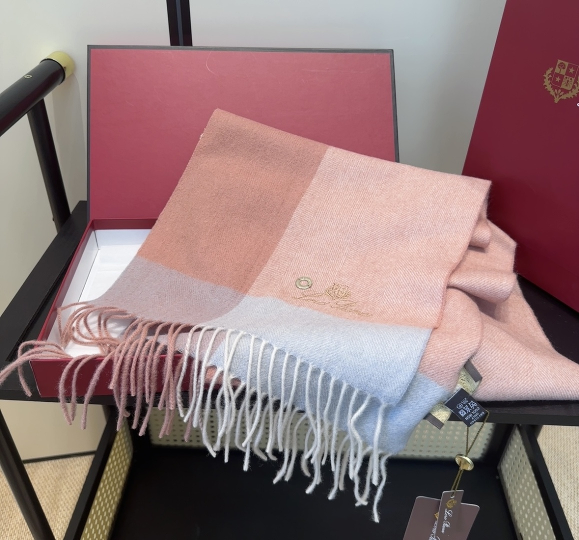 🆕Loro Piana · 【贸易公司尾单，极品山羊绒围巾披肩】送人自留都太高大上了😍重磅上新，爆款爆款