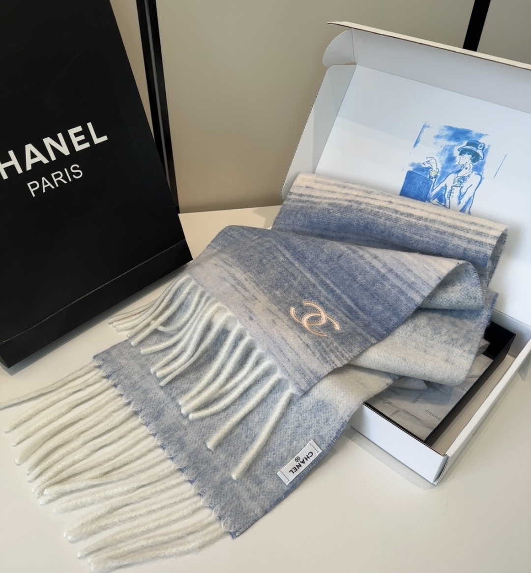 香奈儿超美新款马海毛围巾！超级推荐入手！】质感好货！主打的马海毛围巾~据说超难买哦！！打了好多次版！终于