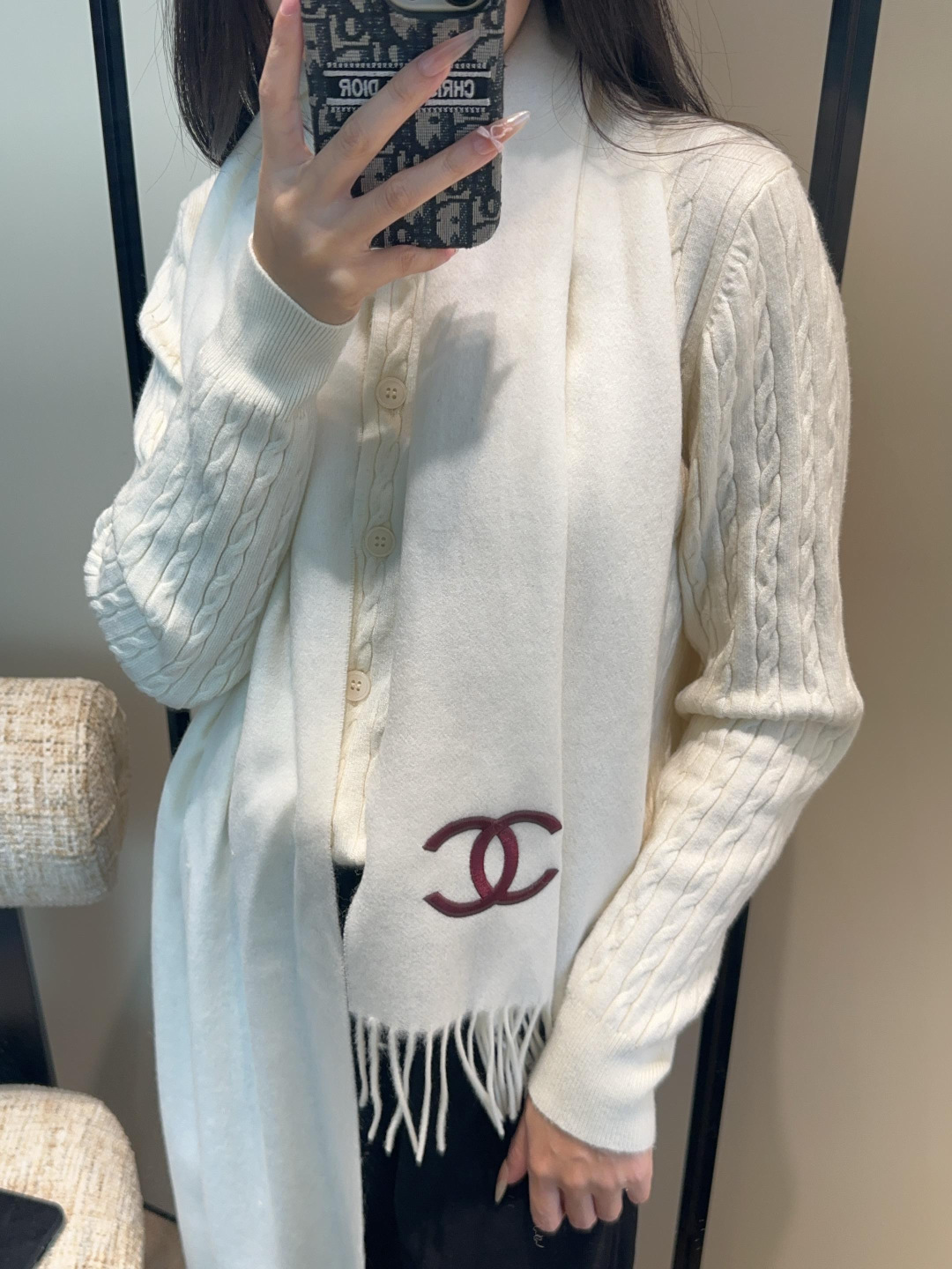 香奈儿围巾❗️好看的要疯掉了，太有型太有魅力了❗️❗️非常斯文时尚的秋冬单品！真的很喜欢，非常Class