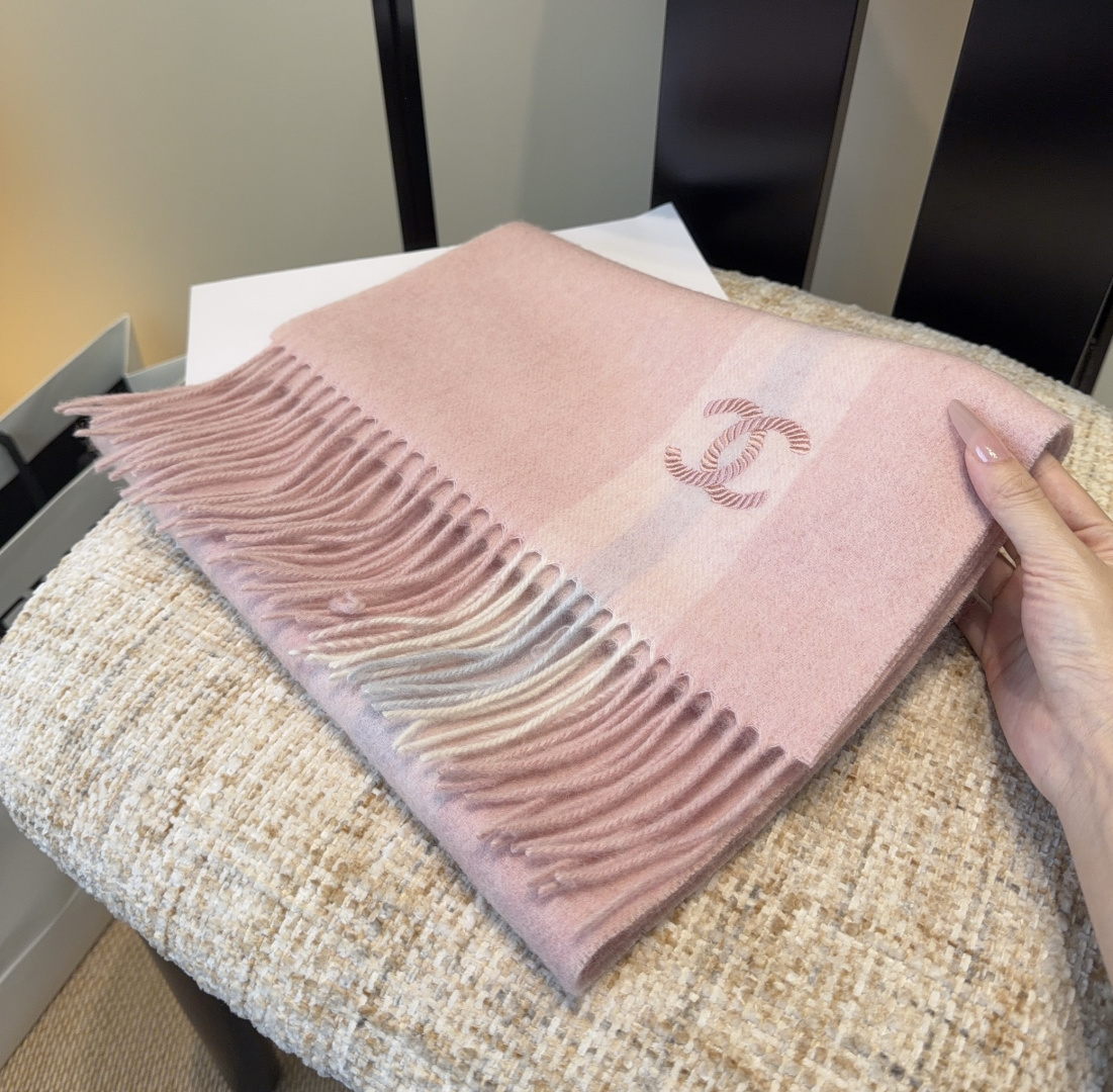 【▪Chanel · 香奈儿难得一见的温柔配色，超级迷恋❗️气质低调恬静又不失优雅❗️】重点推荐❗️高级