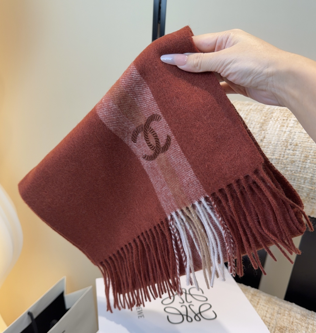 【▪Chanel · 香奈儿难得一见的温柔配色，超级迷恋❗️气质低调恬静又不失优雅❗️】重点推荐❗️高级