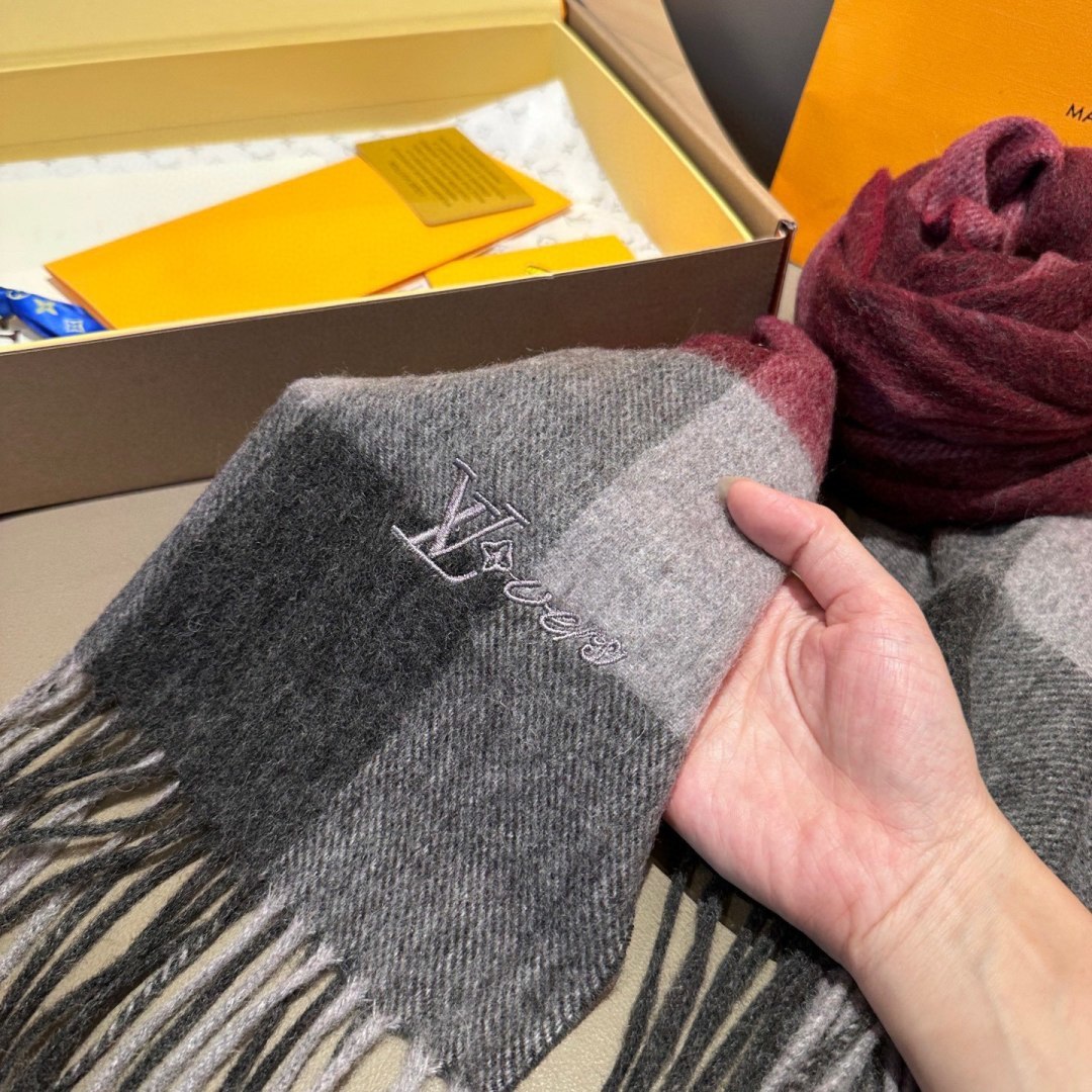 【▪️家属福利来了！！Lv 高端重磅围巾！】怒赞推荐，激动~！！下手绝对要快，同工艺难度大，超级无敌软糯