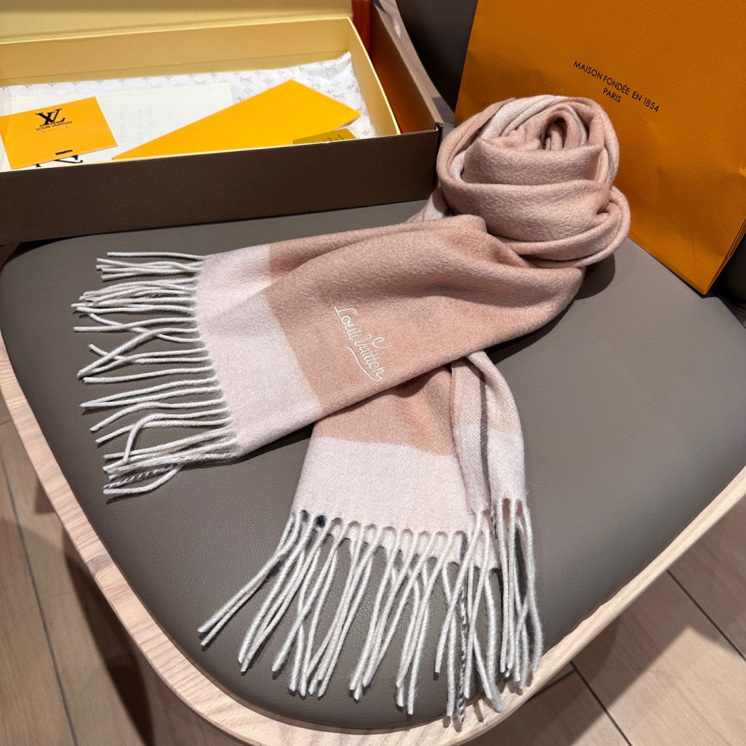 【▪️家属福利来了！！Lv 高端重磅围巾！】怒赞推荐，激动~！！下手绝对要快，同工艺难度大，超级无敌软糯