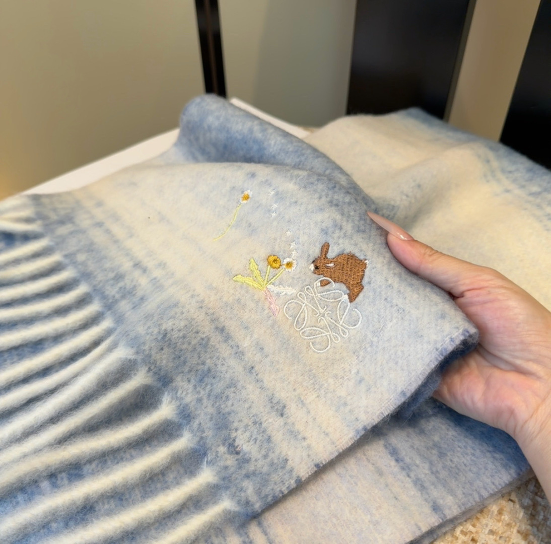 罗意威超美新款渐变马海毛围巾！超级推荐入手！】质感好货！主打的马海毛围巾~据说超难买哦！！打了好多次版！