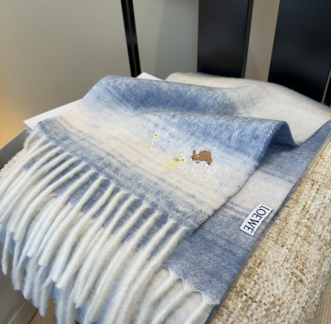 罗意威超美新款渐变马海毛围巾！超级推荐入手！】质感好货！主打的马海毛围巾~据说超难买哦！！打了好多次版！