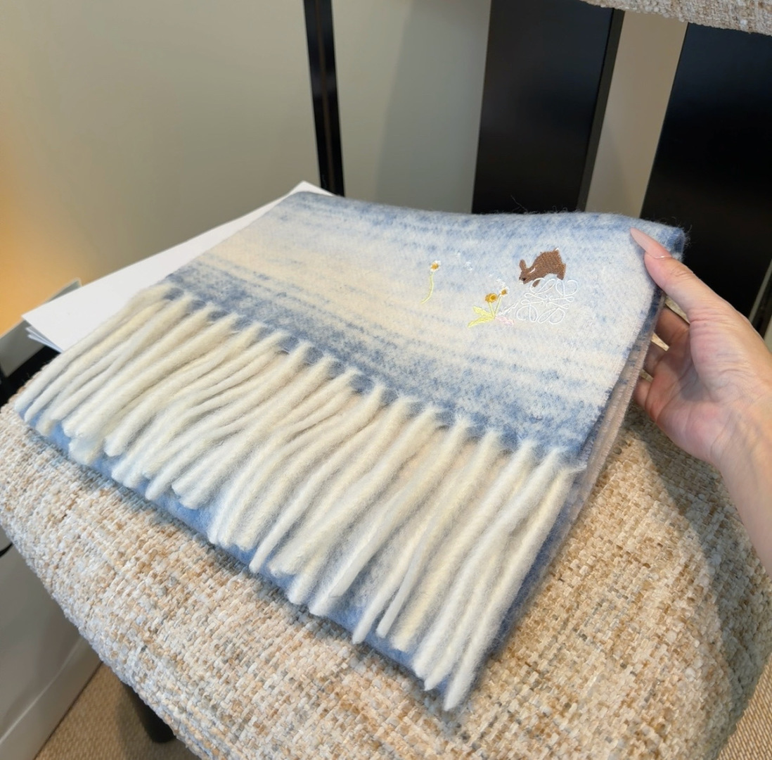 罗意威超美新款渐变马海毛围巾！超级推荐入手！】质感好货！主打的马海毛围巾~据说超难买哦！！打了好多次版！