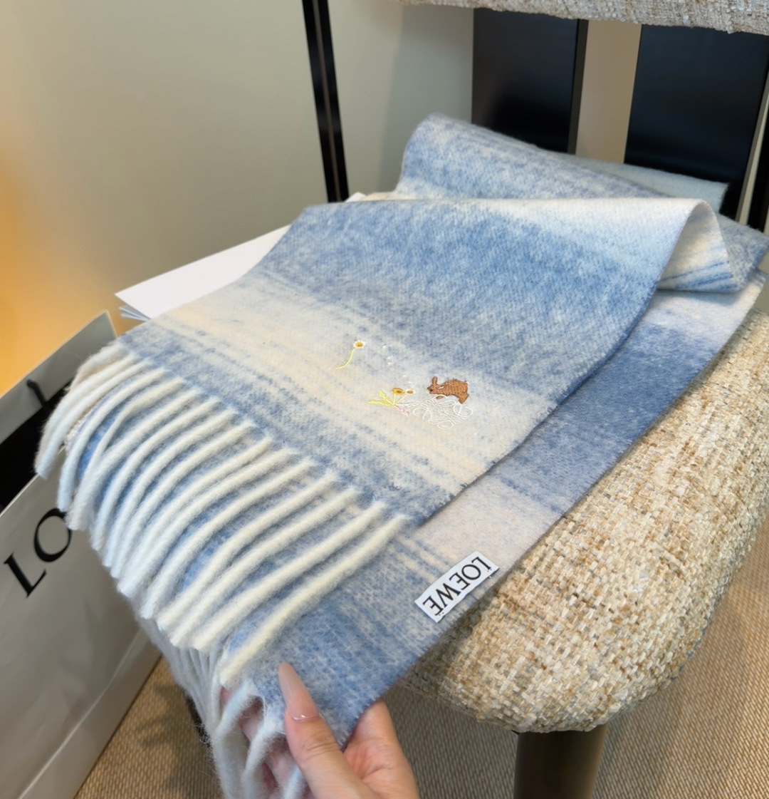 罗意威超美新款渐变马海毛围巾！超级推荐入手！】质感好货！主打的马海毛围巾~据说超难买哦！！打了好多次版！