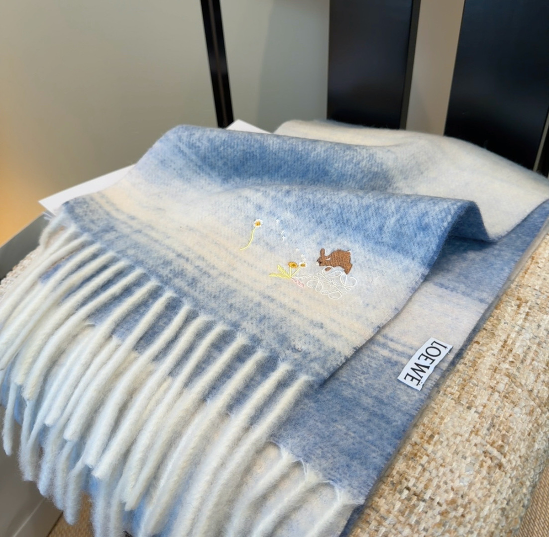 罗意威超美新款渐变马海毛围巾！超级推荐入手！】质感好货！主打的马海毛围巾~据说超难买哦！！打了好多次版！