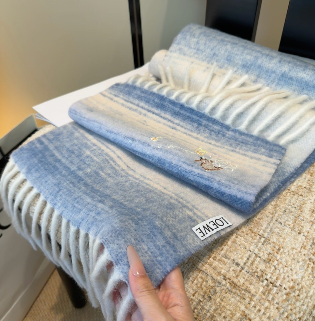 罗意威超美新款渐变马海毛围巾！超级推荐入手！】质感好货！主打的马海毛围巾~据说超难买哦！！打了好多次版！