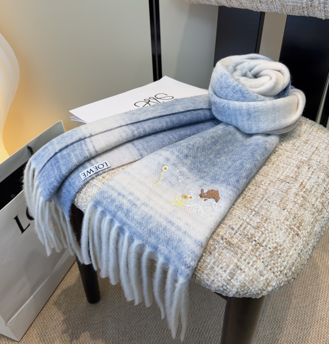 罗意威超美新款渐变马海毛围巾！超级推荐入手！】质感好货！主打的马海毛围巾~据说超难买哦！！打了好多次版！