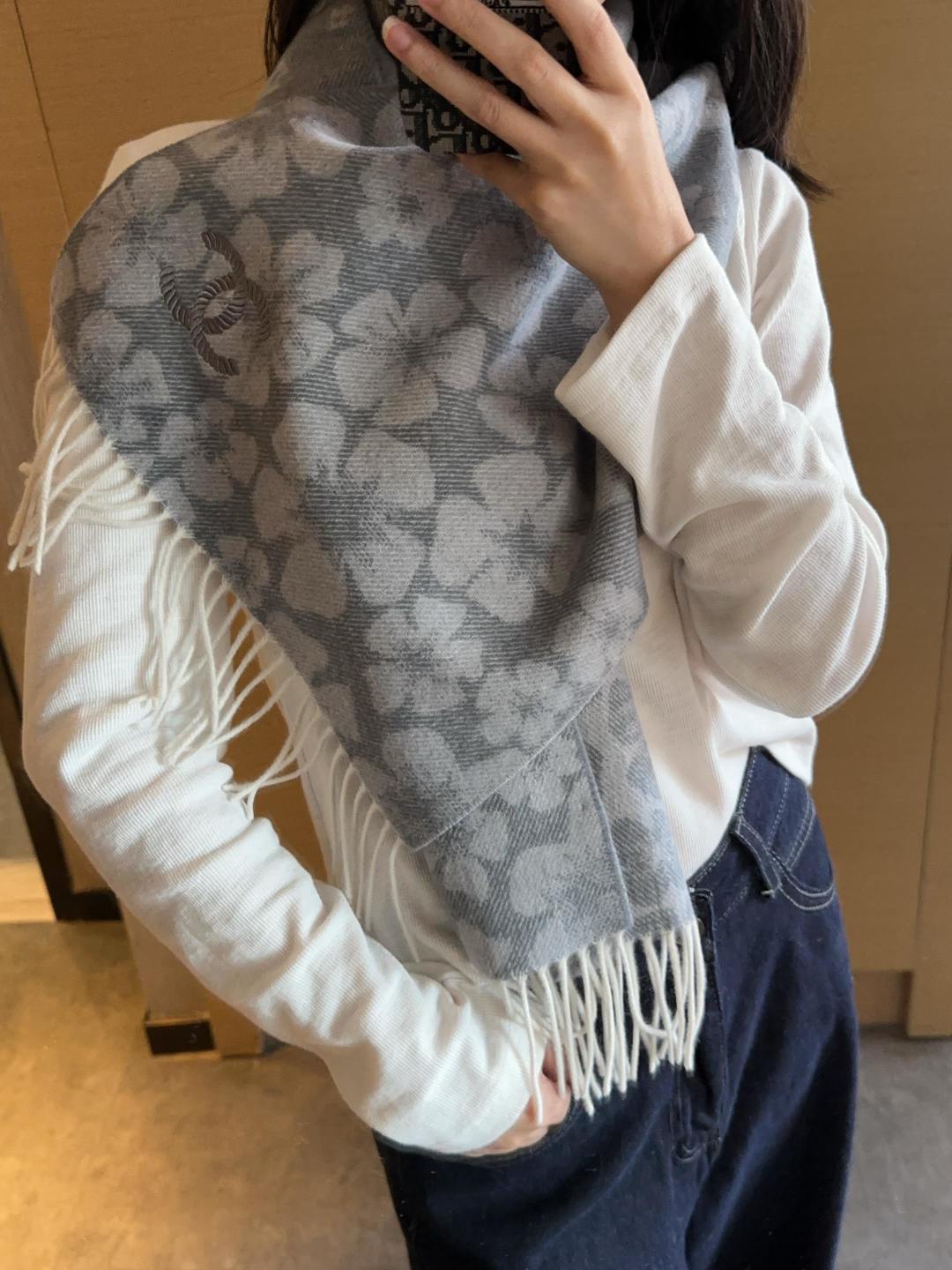 上新！2025秋冬香奈儿男女同款，同步，高端羊绒针织围巾！ 可正式，可随意，非常Classical的设计