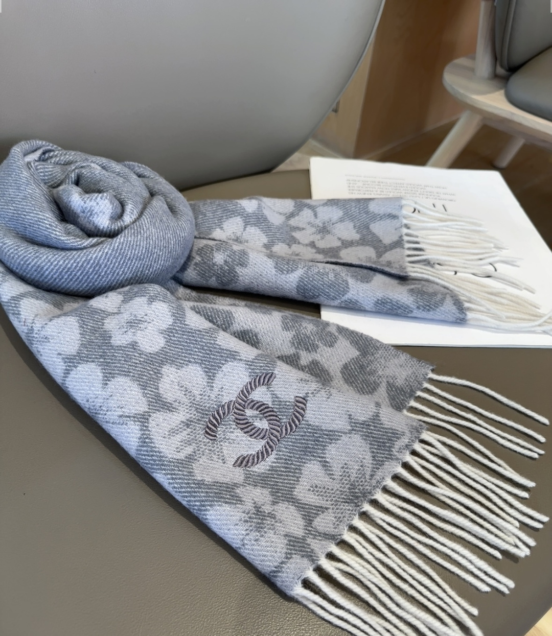 上新！2025秋冬香奈儿男女同款，同步，高端羊绒针织围巾！ 可正式，可随意，非常Classical的设计