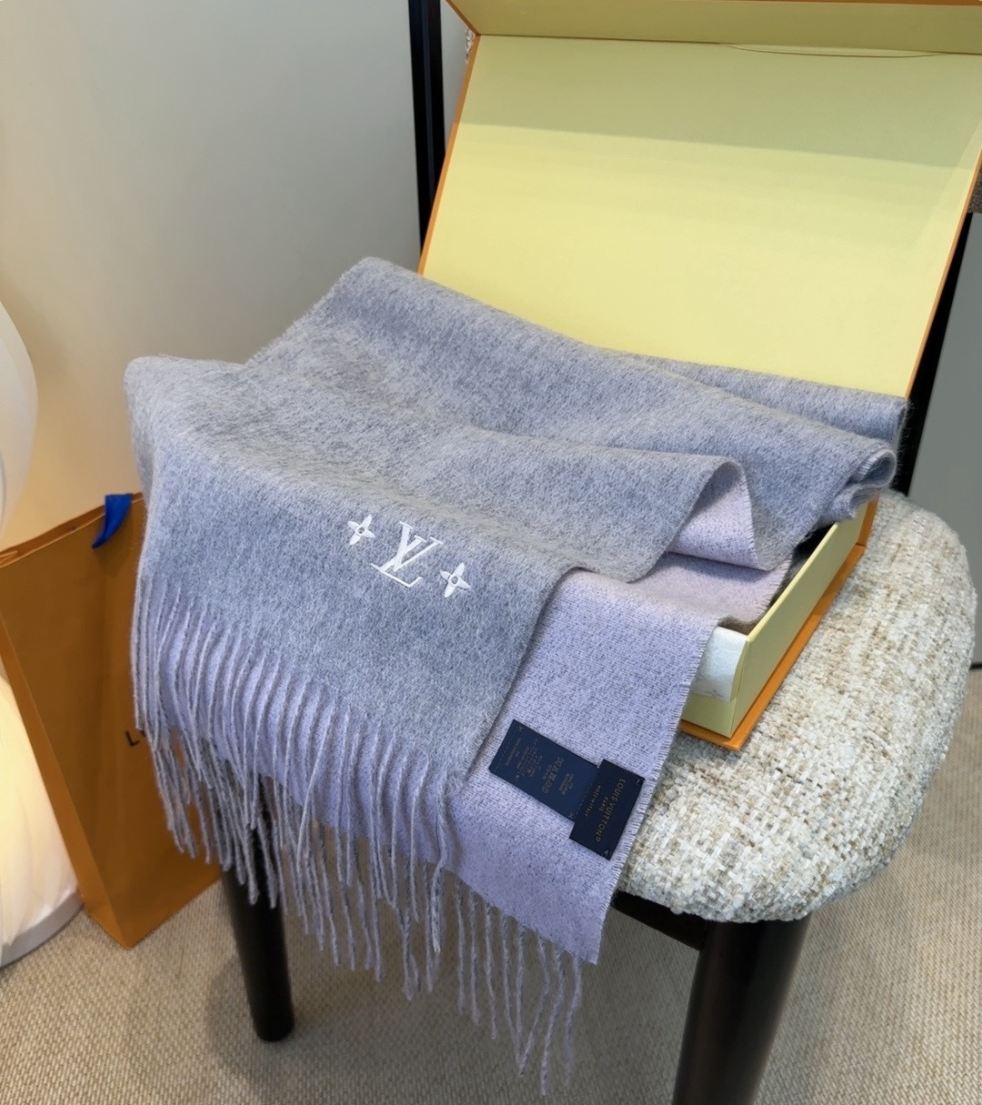 Lv围巾❗️好看的要疯掉了，太有型太有魅力了❗️❗️非常斯文时尚的秋冬单品！真的很喜欢，非常Classi