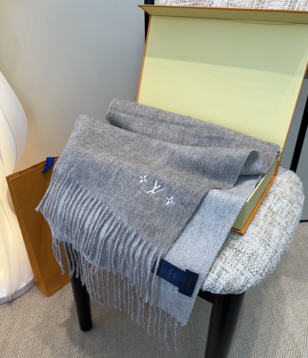 Lv围巾❗️好看的要疯掉了，太有型太有魅力了❗️❗️非常斯文时尚的秋冬单品！真的很喜欢，非常Classi