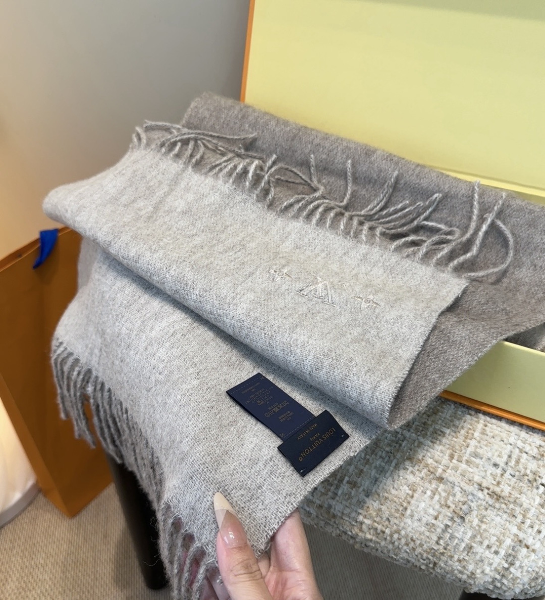 Lv围巾❗️好看的要疯掉了，太有型太有魅力了❗️❗️非常斯文时尚的秋冬单品！真的很喜欢，非常Classi