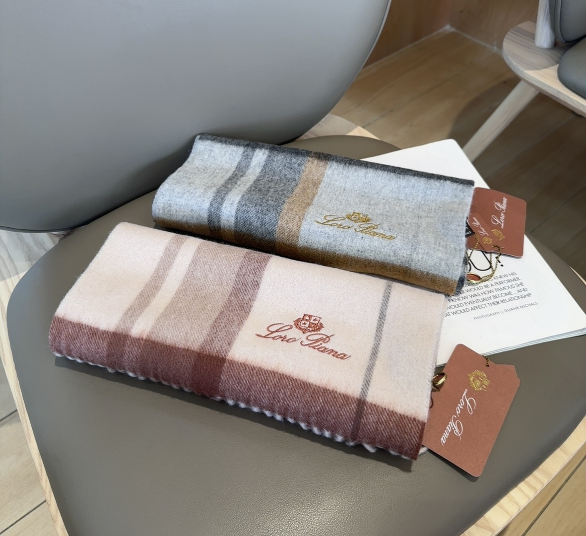 🆕Loro Piana · 【贸易公司尾单，极品山羊绒围巾披肩】送人自留都太高大上了😍重磅上新，爆款爆款