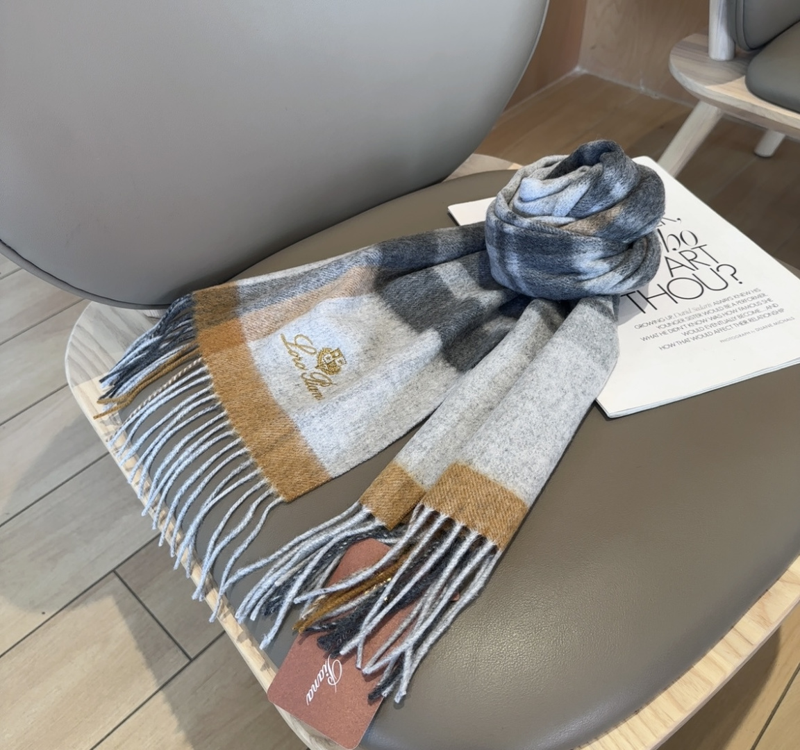 🆕Loro Piana · 【贸易公司尾单，极品山羊绒围巾披肩】送人自留都太高大上了😍重磅上新，爆款爆款