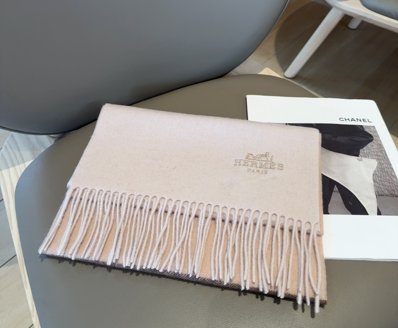 2025年Hermes · 爱马仕，难得一见的温柔配色，低调又不失优雅❗️】重点推荐❗️双边配色，一条围