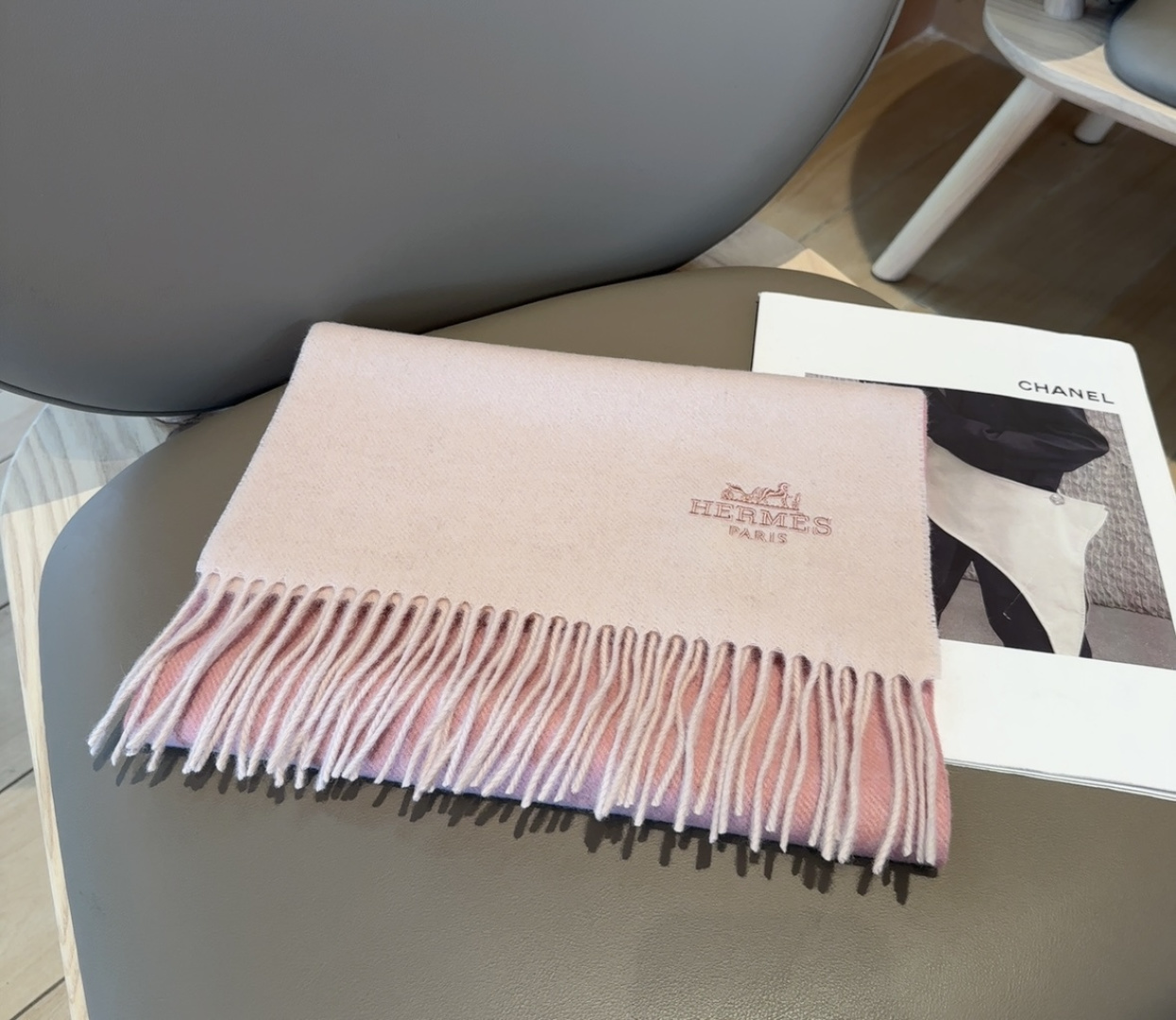 2025年Hermes · 爱马仕，难得一见的温柔配色，低调又不失优雅❗️】重点推荐❗️双边配色，一条围