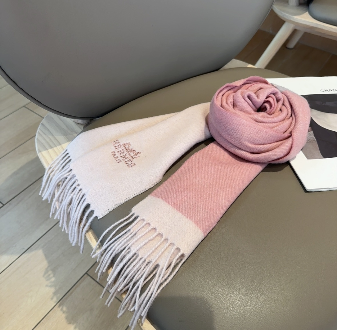 2025年Hermes · 爱马仕，难得一见的温柔配色，低调又不失优雅❗️】重点推荐❗️双边配色，一条围