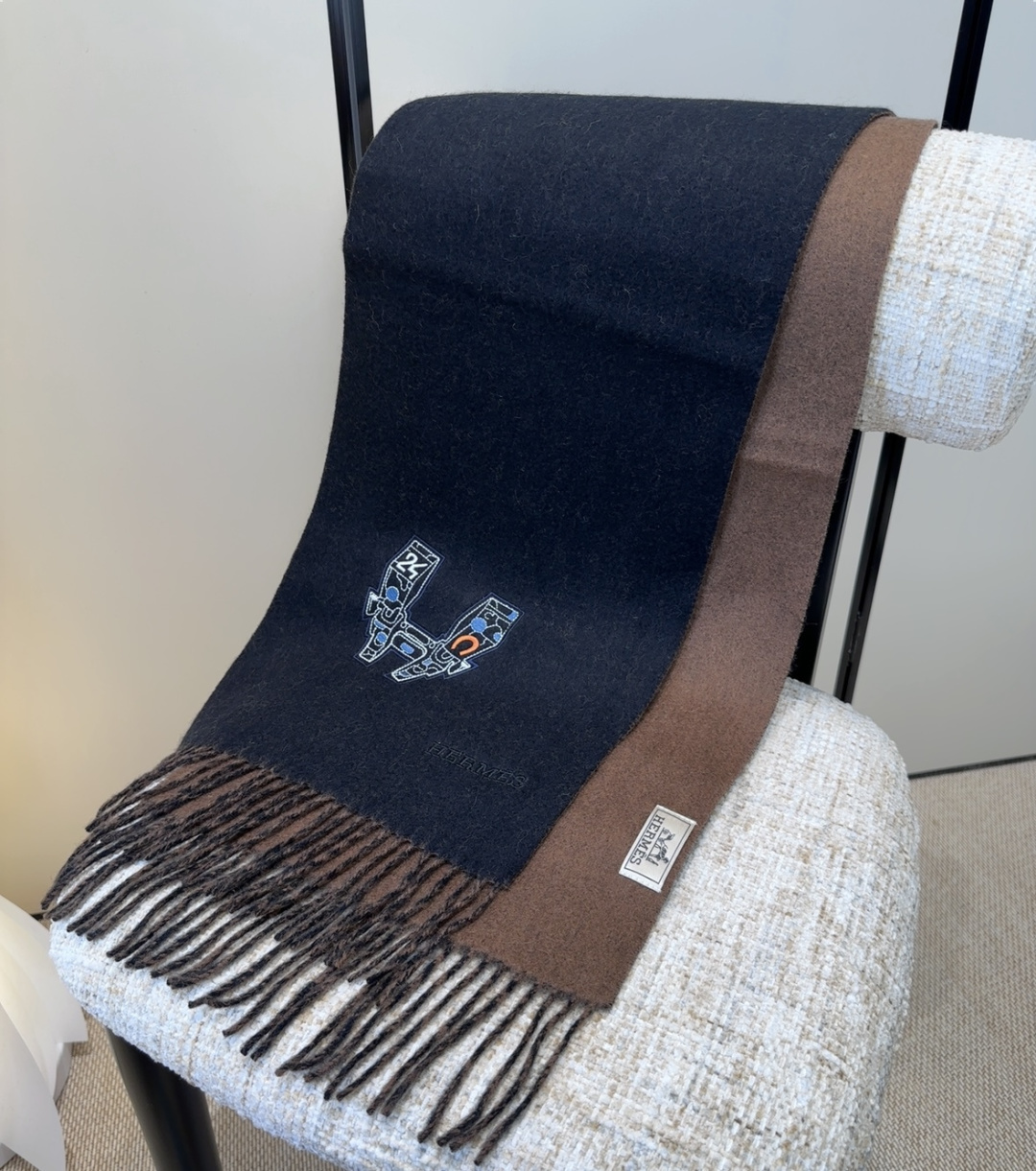 2025爱马仕官网同步，难得一见的温柔配色，低调又不失优雅❗️】重点推荐❗️双边配色，一条围巾两种风格搭