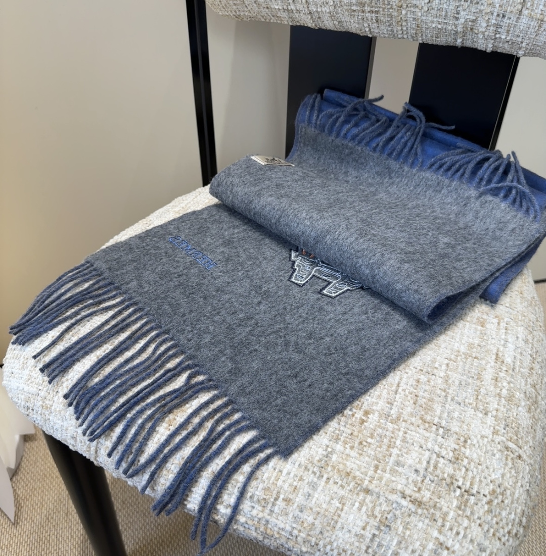 2025爱马仕官网同步，难得一见的温柔配色，低调又不失优雅❗️】重点推荐❗️双边配色，一条围巾两种风格搭