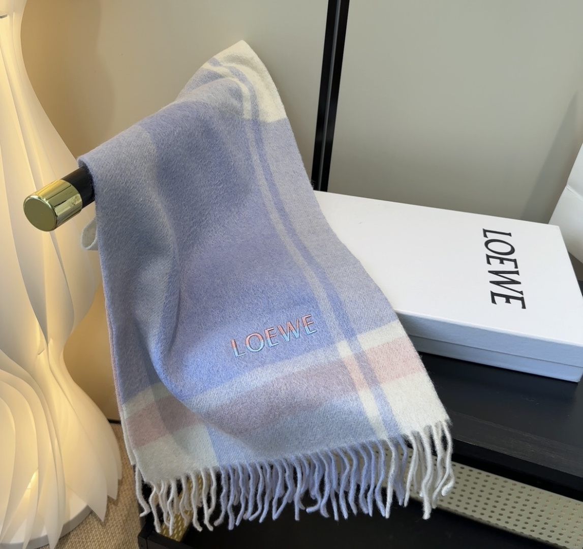 太美了😍罗意威 情侣款 美到要尖叫😱最新款🎊英伦欧美范儿 又是一款即时尚又实用的大围巾&长巾，🎆撞色的颜