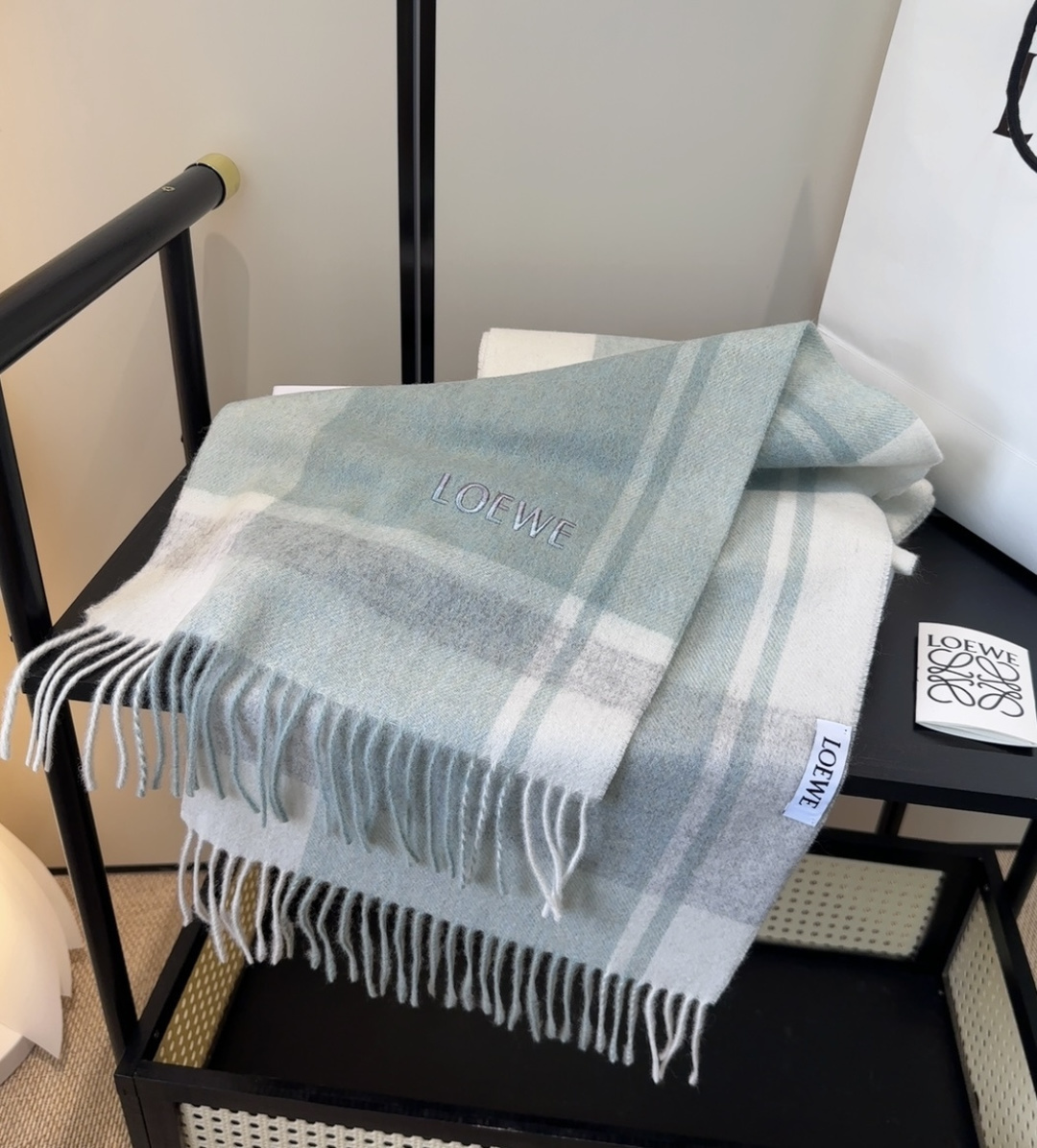 太美了😍罗意威 情侣款 美到要尖叫😱最新款🎊英伦欧美范儿 又是一款即时尚又实用的大围巾&长巾，🎆撞色的颜