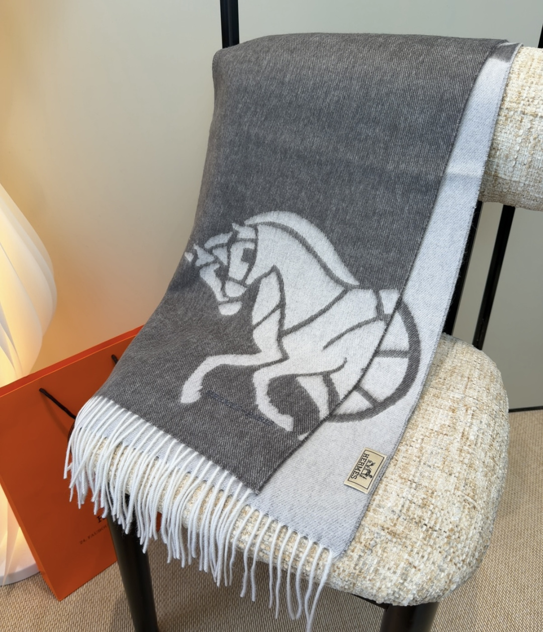 2025年Hermes · 爱马仕，难得一见的温柔配色，低调又不失优雅❗️】重点推荐❗️双边配色，一条围